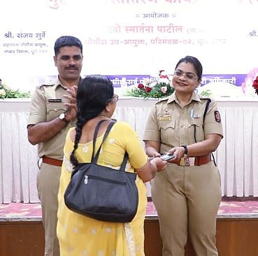 Pune News : मोबाईल परत मिळाला अन् जीव भांड्यात पडला..