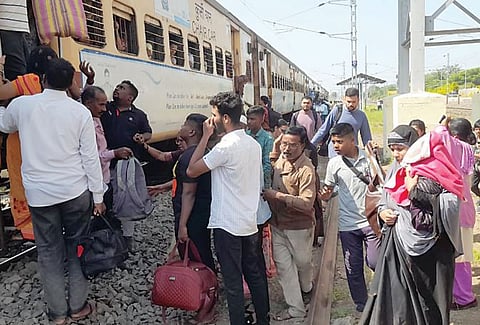 निरा रेल्वेस्थानक बनले गैरसोयीचे ; रेल्वे प्रशासनाचे दुर्लक्ष