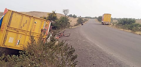 Pune : मोरगाव-निरा रस्ता बनतोय अपघातप्रवण