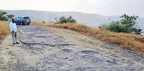 Pune : रांजणे-पाबे घाट रस्त्याचे काम रखडले