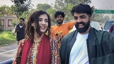 पाकिस्तानी महिला जावेरिया खानम ही कोलकातामधील प्रियकर समीर खानशी विवाह करण्यासाठी वाघा-अटारी आंतरराष्ट्रीय सीमेवरुन मंगळवार, ५ डिसेंबर रोजी भारतात दाखल झाली आहे.