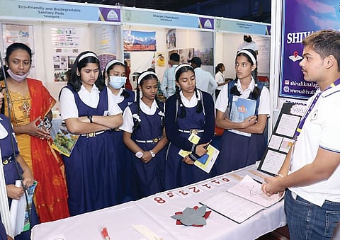 ‘व्यसन टाळा, स्वच्छतेचे नियम पाळा’ : डॉ. रमण गंगाखेडकर यांचा संदेश