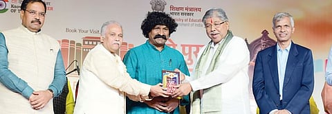 पुणे पुस्तक महोत्सव : 8.50 लाख पुस्तकांची विक्री ; 11 कोटींची उलाढाल