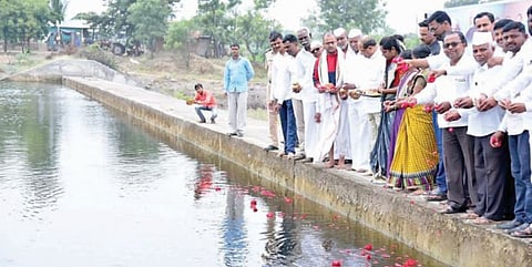 निळवंडे कालव्याचे पाणी शेतापर्यंत पोहचविणार : मंत्री राधाकृष्ण विखे