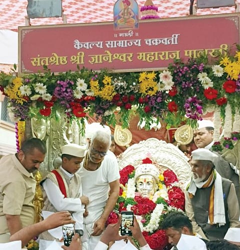 अलंकापुरीत रंगला माउलींचा रथोत्सव