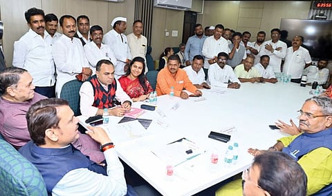 शिरूरमधील बारा गावांचा पाणीप्रश्न सोडविणार ; देवेंद्र फडणवीस यांची ग्वाही