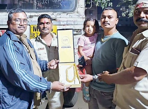 पाच लाखांची सोनसाखळी केली परत