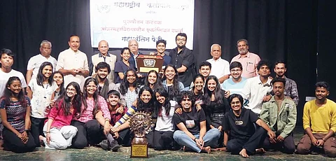 पुरुषोत्तम करंडक स्पर्धा : आव्वाज.. एसपी कॉलेजचा..!