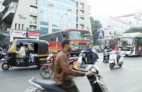 Pune News : बेशिस्त एसटीचालकांना लगाम कधी ? नियमांची रोज पायमल्ली