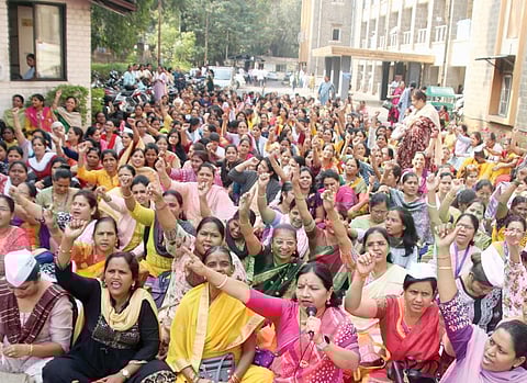 जुन्या पेन्शनसाठी शासकीय कर्मचार्यांचा संप