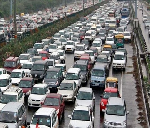 Pimpari : तळवडेतील कोंडी टाळण्यासाठी वाहतूक विभाग उपाययोजना करणार