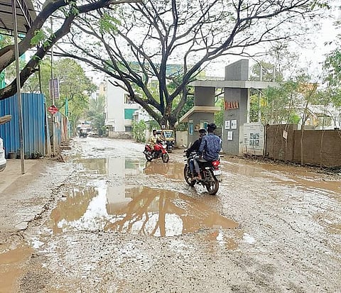केशवनगर येथील रस्त्याची दुरवस्था; नागरिकांकडून दुरुस्तीची मागणी