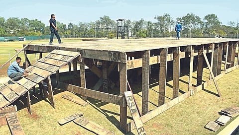 नाशिक येथे होणाऱ्या शिवसेने(उद्धव बाळासाहेब ठाकरे) च्या राज्यस्तरीय महाअधिवेशनाची जय्यत तयारी.