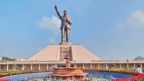 डॉ. बाबासाहेब आंबेडकरांच्या जगातील सर्वात उंच पुतळ्याचे अनावरण