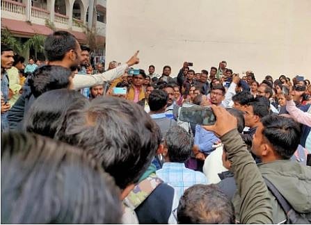 नागपूर : महाज्योतीच्या पीएचडी फेलोशिपचा पेपर फुटला, विद्यार्थी आक्रमक