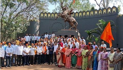 नाशिक : मराठा आरक्षण विजयोत्सव साजरा करताना मराठा बांधव.