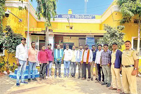 मराठा समाज आंदोलकांना पोलिसांनी घेतले ताब्यात