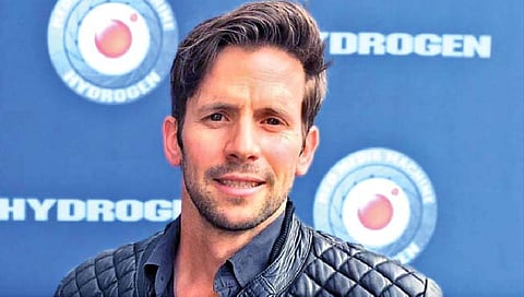 अभिनेता ऑलिव्हरचा विमान अपघातात मृत्यू