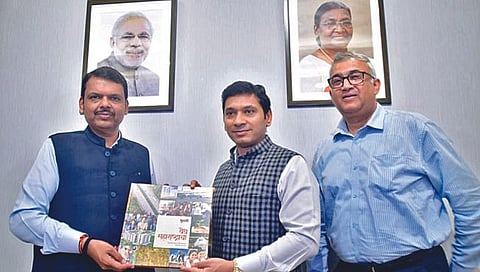 उपमुख्यमंत्री देवेंद्र फडणवीस यांच्या हस्ते ‘पुढारी’च्या कॉफी टेबल बुकचे प्रकाशन