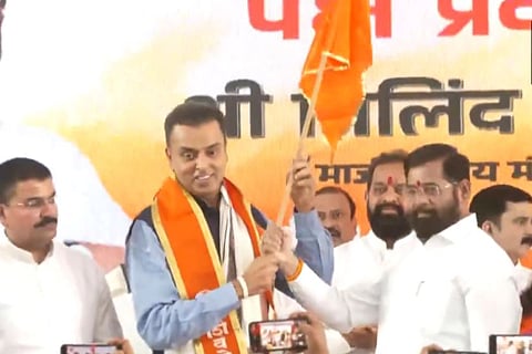 काँग्रेसचे माजी खासदार मिलिंद देवरा यांनी आज (दि. १४) शिवसेनेच्या शिंदे गटात प्रवेश केला. यावेळी मुख्यमंत्री एकनाथ शिंदे यांनी त्यांचे स्वागत केले.