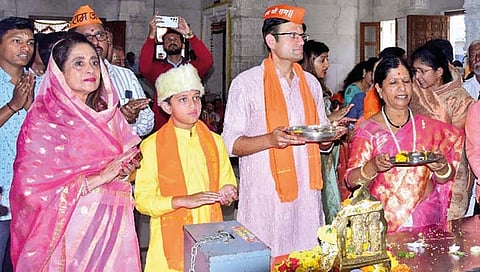 समरजितसिंह घाटगे यांनी केली कागलच्या श्रीराम मंदिरात महाआरती