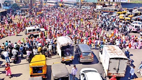 अंगणवाडी सेविका, मदतनीस आक्रमक