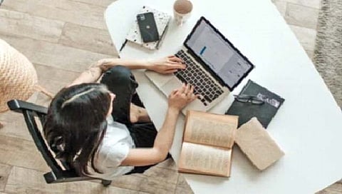 सतत एकाच जागी बसून राहिल्याचे धोके