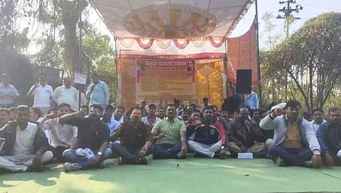 जळगाव : विविध मागण्यांसाठी महावितरण लाईनस्टाफ कर्मचाऱ्यांचे बोंबाबोंब आंदोलन