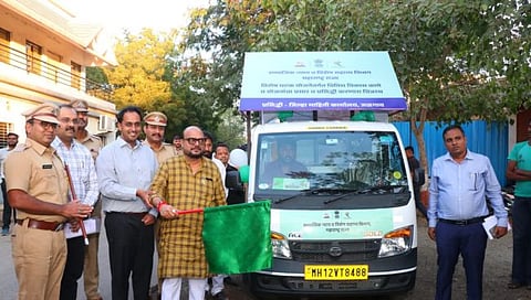 जळगाव : चित्ररथातून सामाजिक न्याय विभागाच्या योजनांचा जागर, पालकमंत्र्यांच्या हस्ते प्रारंभ