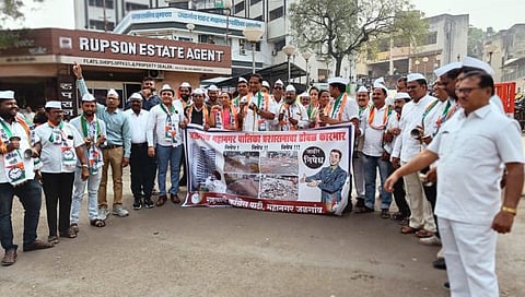 जळगाव : टाळ मृदंग वाजवत राष्ट्रवादीचे महानगरपालिकेसमोर आंदोलन