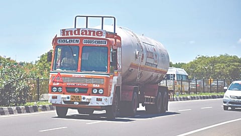 Nashik News : नव्या कायद्याविरोधात इंधन वाहतूकदारांचा आजपासून बंद