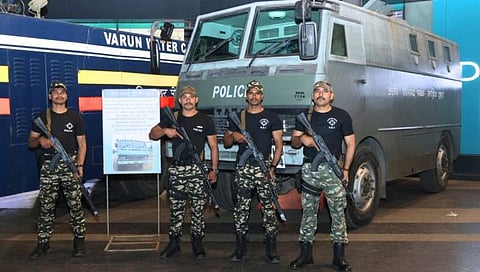 Nashik News : पिस्तूल, एके ४७ पाहून भारावले नाशिककर