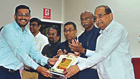 माध्यमांनी लेखणीची धार कायम ठेवावी : मंत्री राधाकृष्ण विखे-पाटील