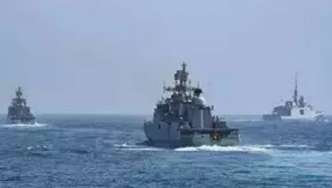 Liberian ship hijack | सोमालियाच्या किनाऱ्याजवळ १५ भारतीय असलेले जहाज हायजॅक, नौदलाची माहिती
