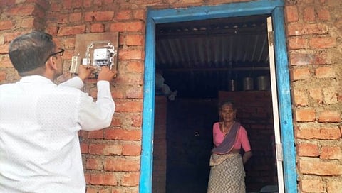 Dhule News : आदिवासी जमातींना वीज पुरवठ्याचे उद्दीष्ट बारा दिवसांत पूर्ण