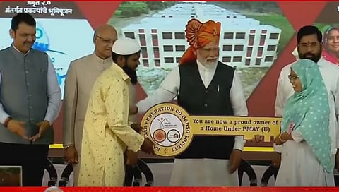 PM Modi Solapur Visit | सोलापूर : असंघटित कामगारांना मिळाले हक्काचे घर, पीएम मोदींच्या हस्ते १५ हजार घरकुलांचे लोकार्पण