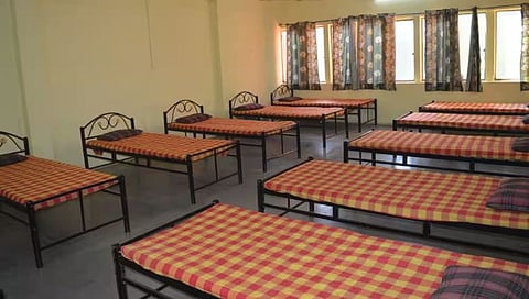 मुलुंड (पूर्व) येथे उभारण्यात आलेल्या कुणबी विद्यार्थी वसतिगृहाचे उद्घाटन