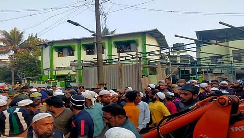 कोल्हापूर : लक्षतीर्थ मदरसावर कारवाईला विरोध, दिवसभर तणाव; पोलिसांचा मोठा फौजफाटा