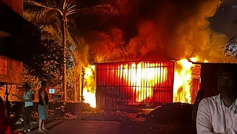 रायगड : महाडमधील गादी कारखान्याला भीषण आग; शेजारचे एक दुकान भस्मस्थानी