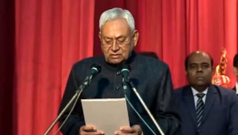 Nitish Kumar Swearing Ceremony: नितीशकुमार बिहारच्या मुख्यमंत्रीपदी पुन्हा शपथबद्ध