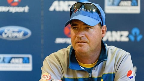 Pakistan Cricket : पाकिस्तान क्रिकेट बोर्डाकडून कोच मिकी आर्थर यांना ‘नारळ’