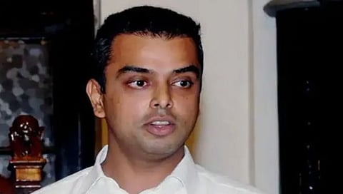 देवरांच्या पक्षांतराची औपचारिकता