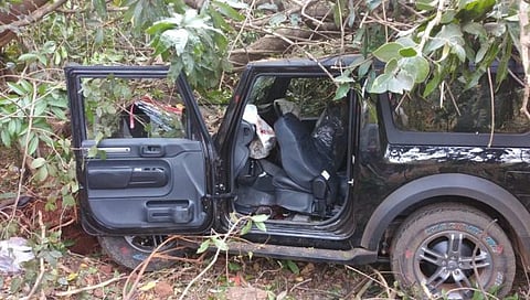 Sindhudurg News: आंबोलीत धाराशिव, लातूरच्या पर्यटकांच्या गाडीचा भीषण अपघात; एकजण ठार, ६ जण जखमी