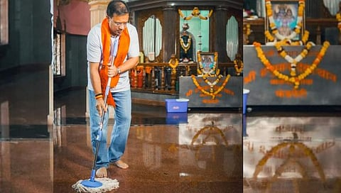 मंत्री आमदारांकडून मंदिरांची स्वच्छता