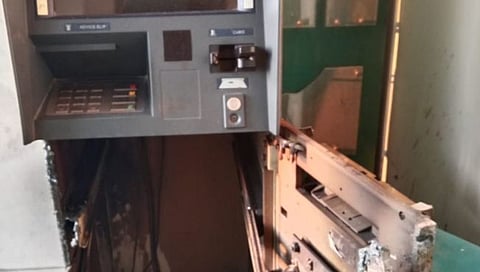 एटीएम फोडले