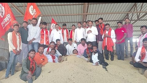 हिंगोली: ठाकरे गटाचे सेनगाव बाजार समितीच्या आवारात आंदोलन