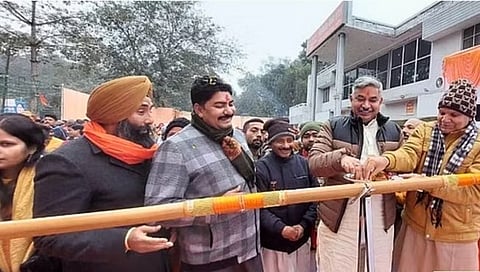 Ram Mandir : अयोध्येत गुंजणार बासरीचे सूर; पिलीभीतच्या मुस्लिम कुटुंबाने बनवली २१.६ फूटाची बासरी