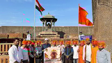 Raigad : किल्ले रायगडसह ९ किल्ल्यांवर राष्ट्रध्वजासह भगवा फडकविला