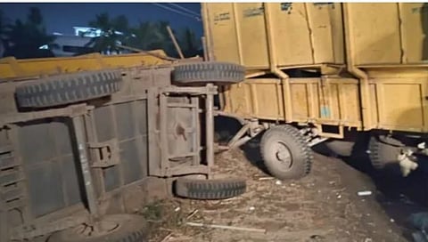 स्कूल बस-ट्रॅक्टरची धडक