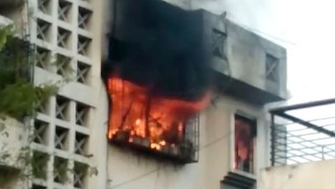 Chh. Sambhajinagar News: डॉक्टर पतीशी झाला वाद; प्राध्यापक पत्नीने फ्लॅटलाच लावली आग